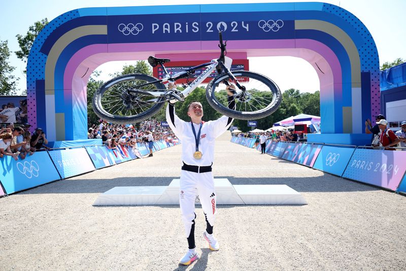 Pidcock Pinarello foto 2