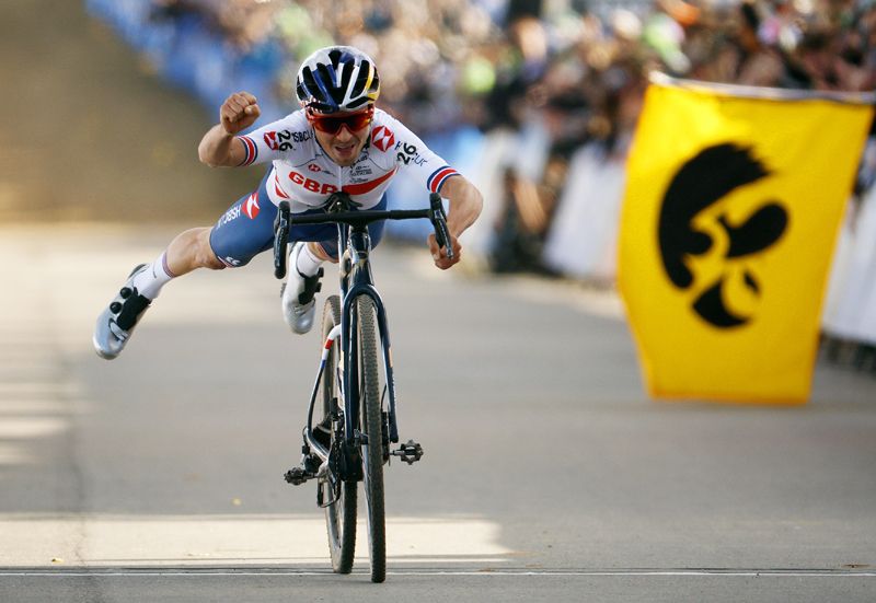 Pidcock Pinarello foto 4