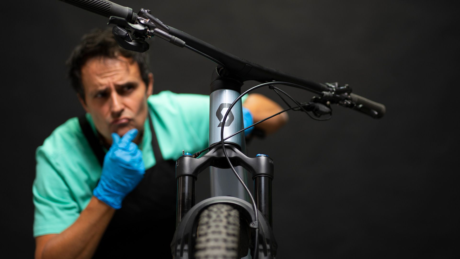 MECÁNICA. Ajuste holgura de dirección MECÁNICA. Ajuste holgura de dirección