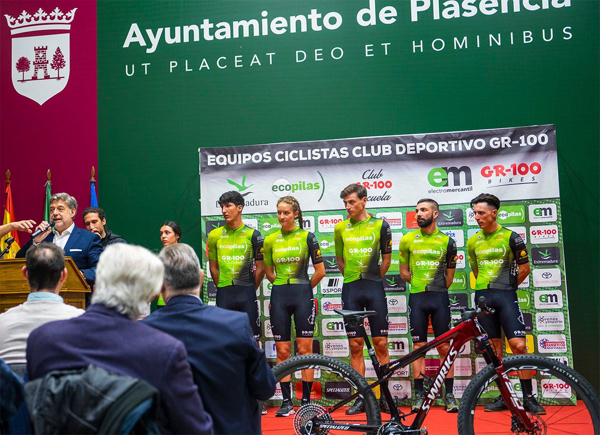 presentacion equipo 2024 en Plasencia presentacion equipo 2024 en Plasencia