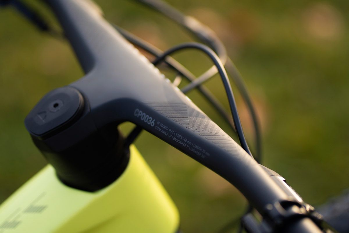 Detalles Canyon Lux World Cup CFR (29) Detalles Canyon Lux World Cup CFR (29)