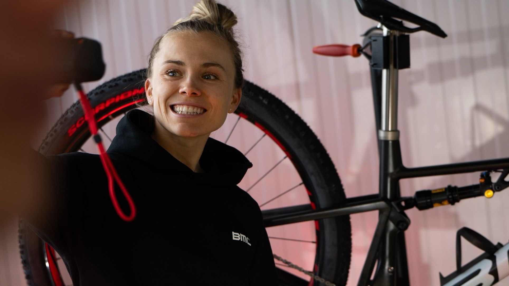 Loana Lecomte, presentada oficialmente como corredora de BMC