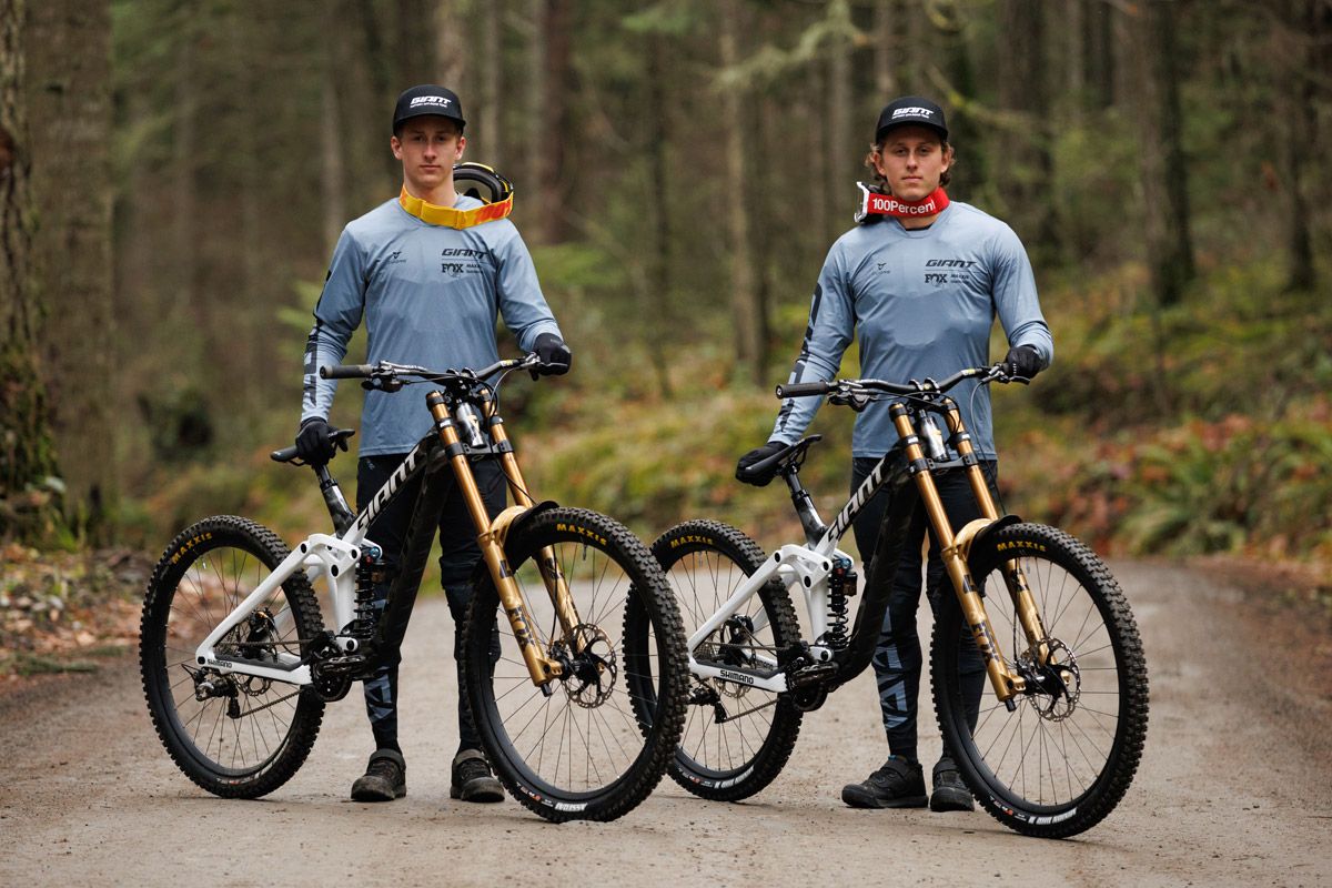 Jakob y Dane Jewett Giant Factory
