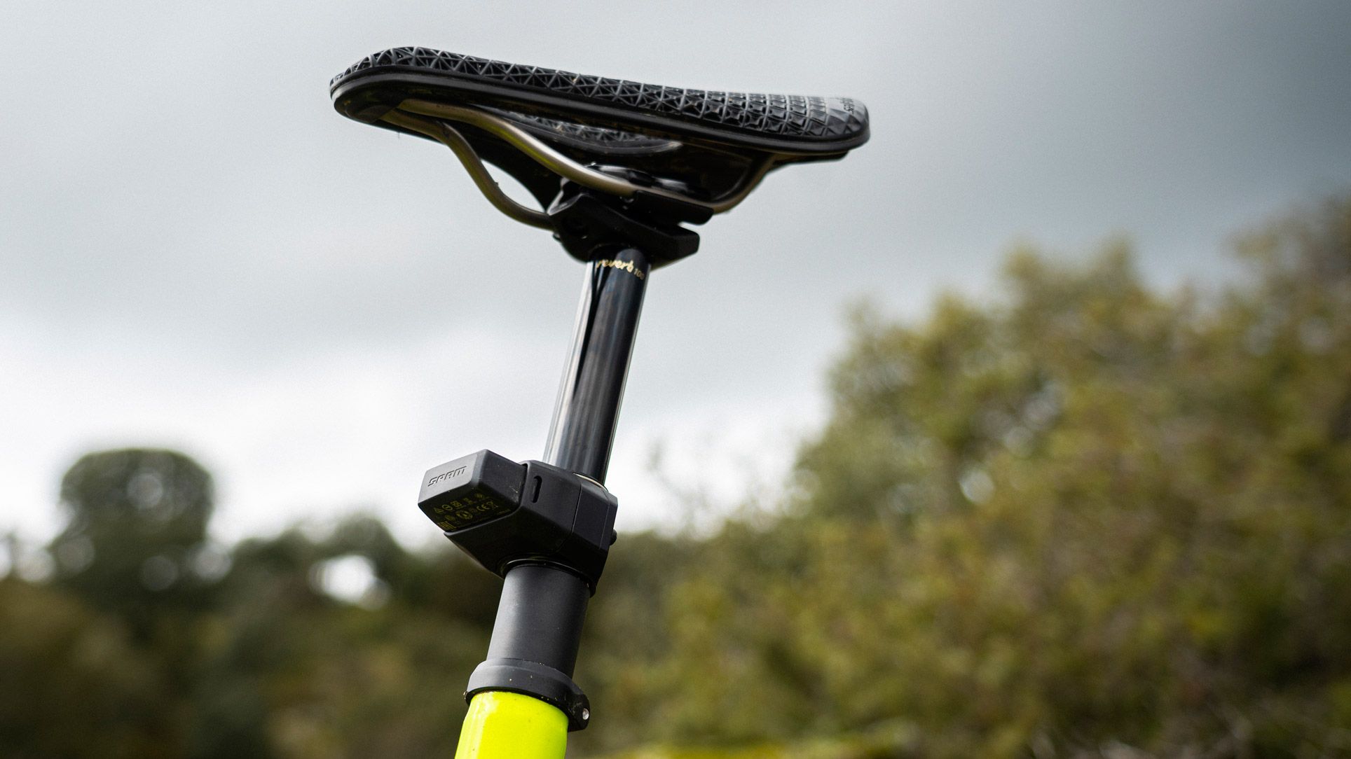 Probamos la nueva tija RockShox Reverb AXS