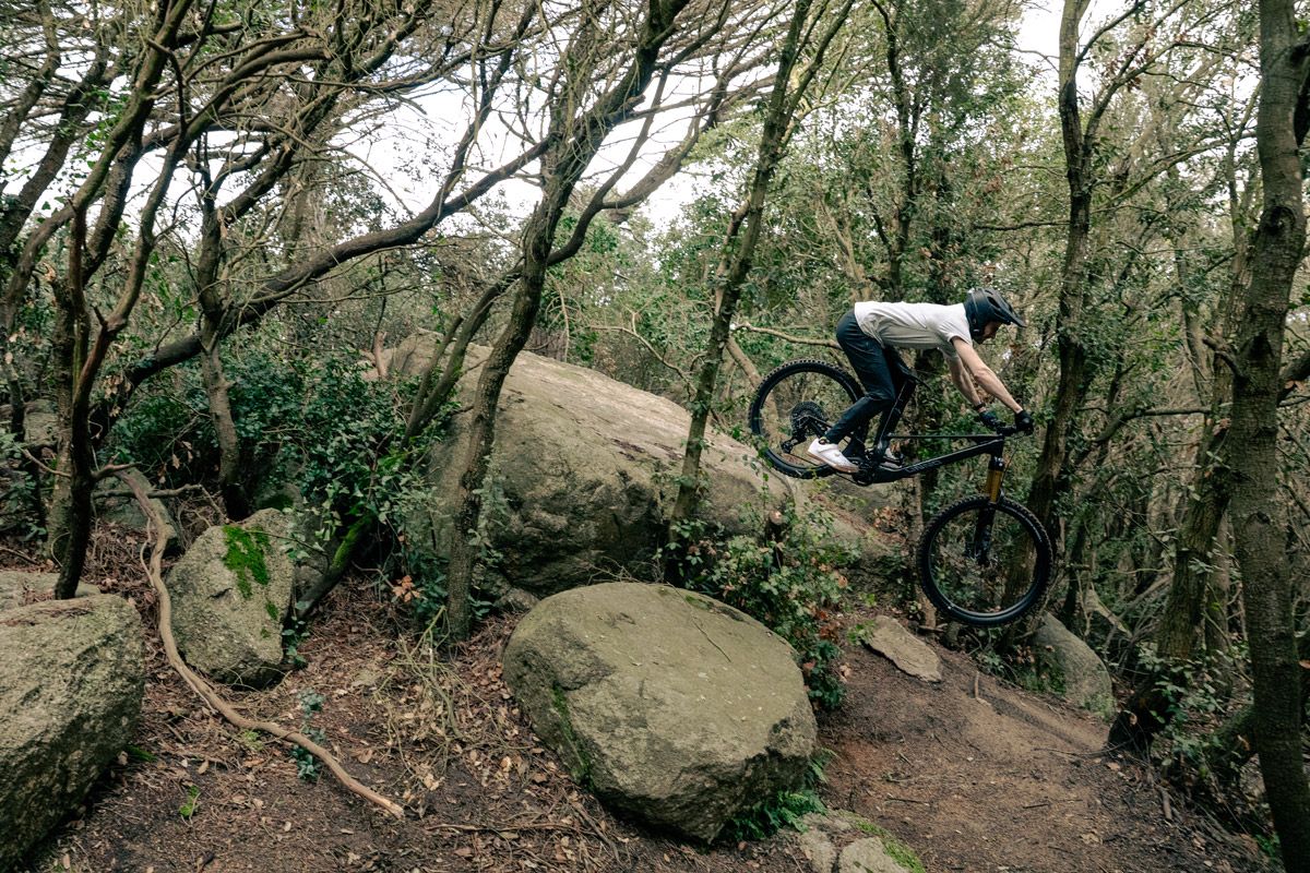 UNNO Mith Action 19