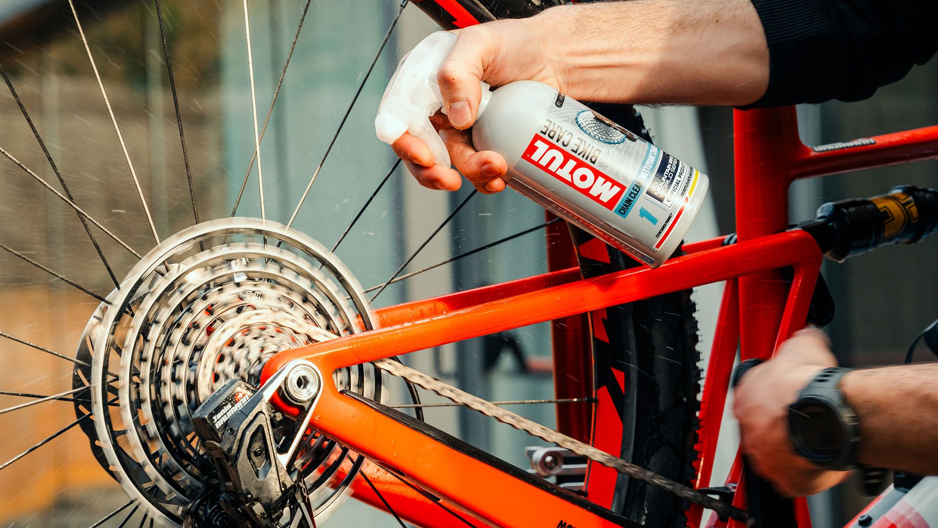 Motul Bike Care y Bicimax por el cuidado de la bicicleta