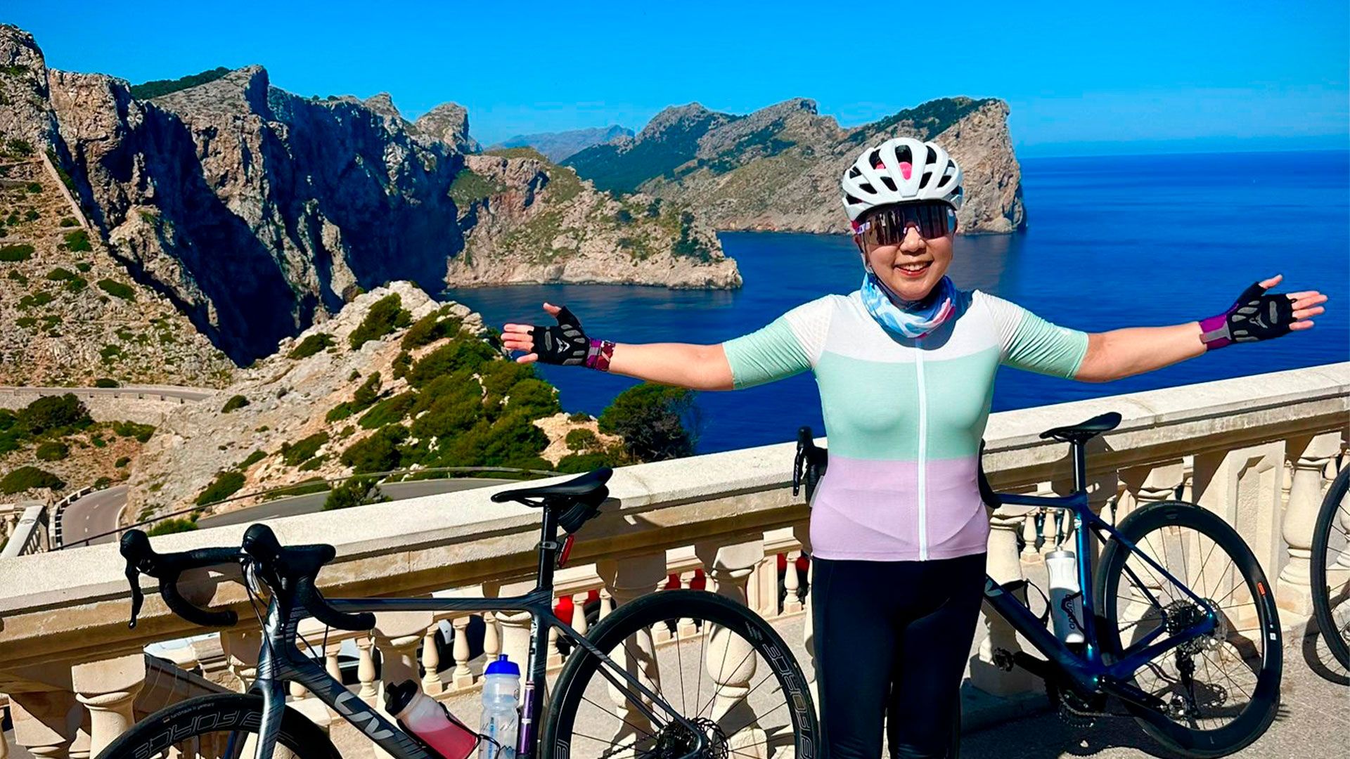 Bonnie Tu, fundadora de Liv, pedalea en Mallorca a sus 75 años