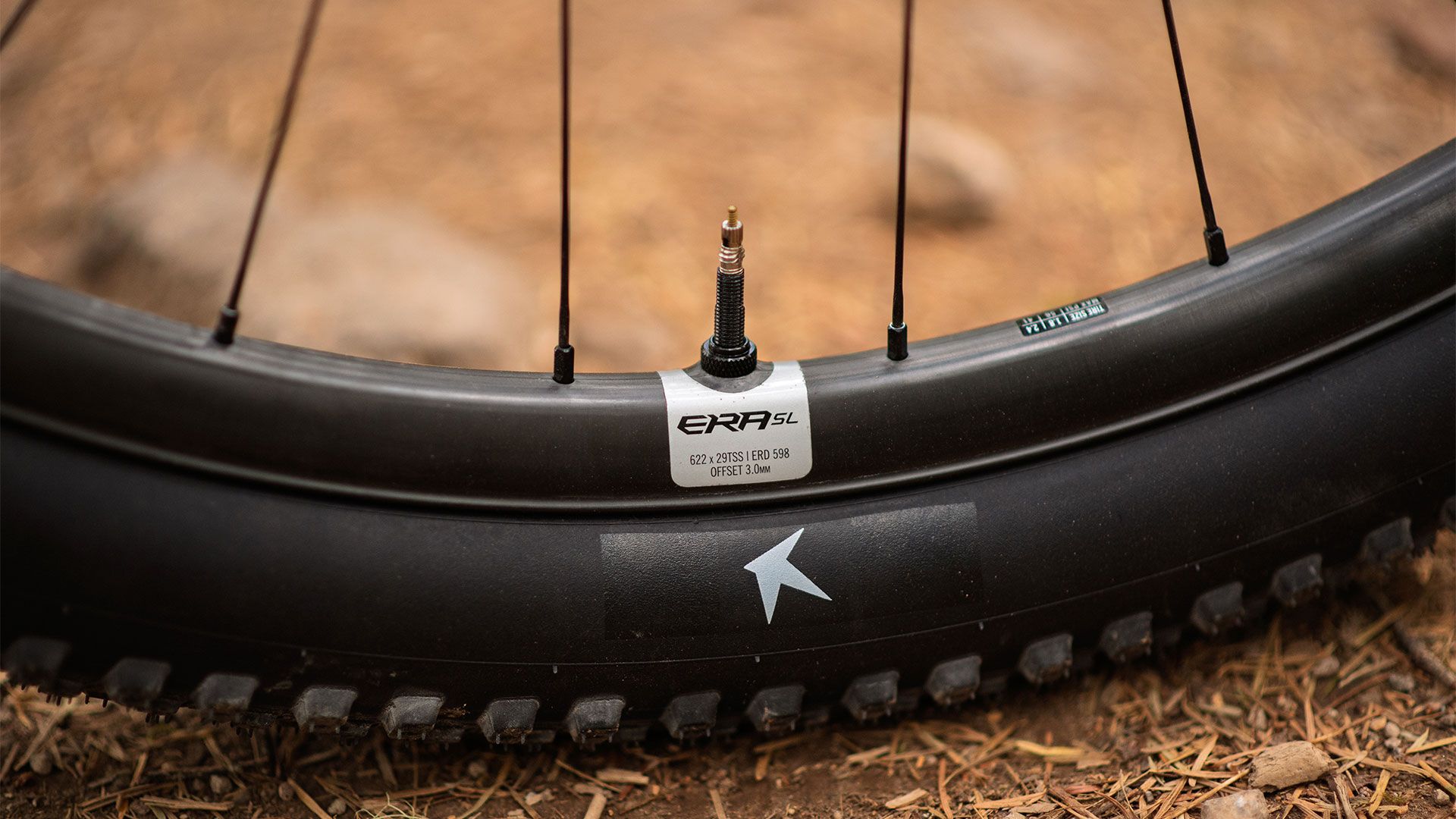 Race Face lanza Era SL. la rueda de carbono para XC y Trail