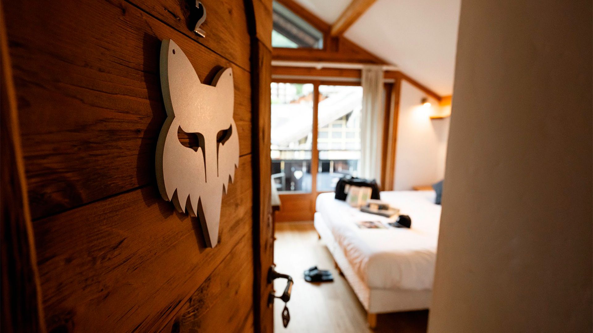 Fox Racing inaugura el exclusivo Fox Chalet en Morzine junto a Atlas Ride Co