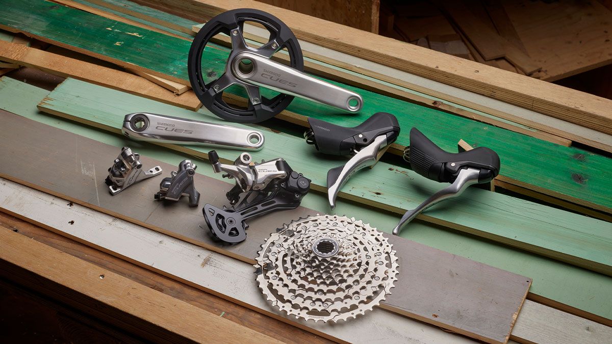 El grupo Shimano CUES se viste de gala. Ahora en aluminio pulido