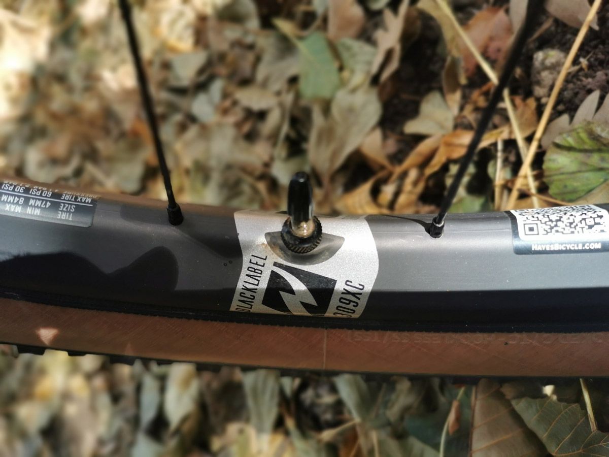 Reynolds Lanza la nueva familia de ruedas 309 XC. Toma de contacto detalle válvula