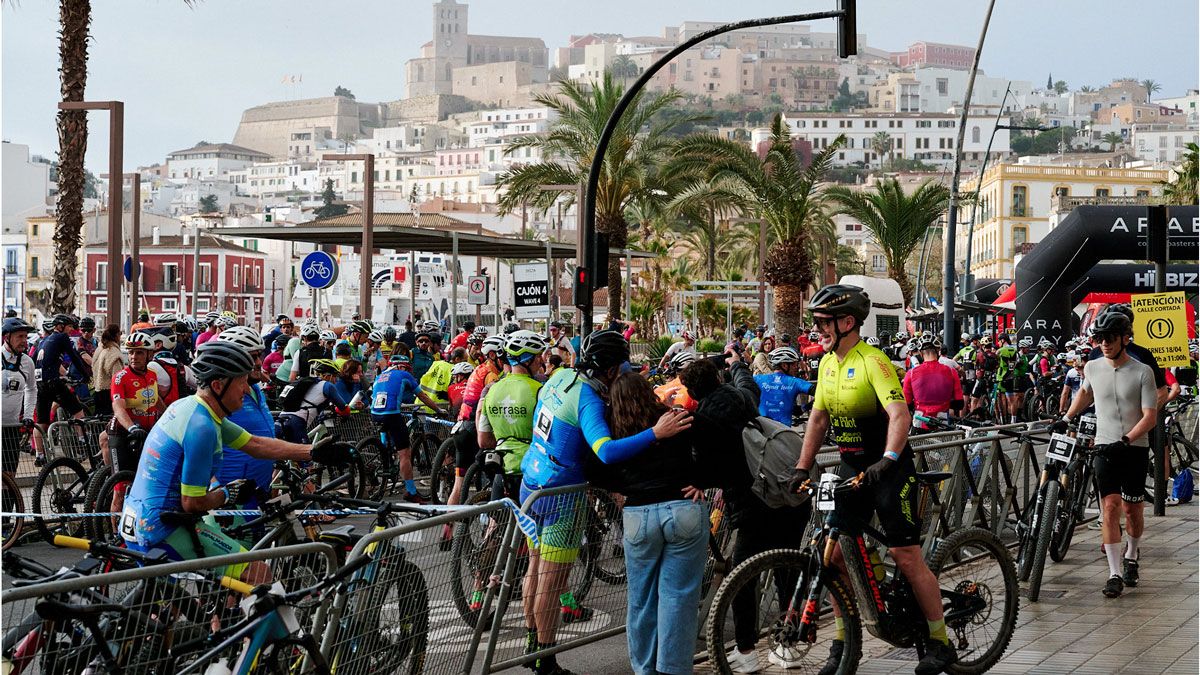 La Vuelta a Ibiza celebra su 25º aniversario con la edición más solidaria de su historia