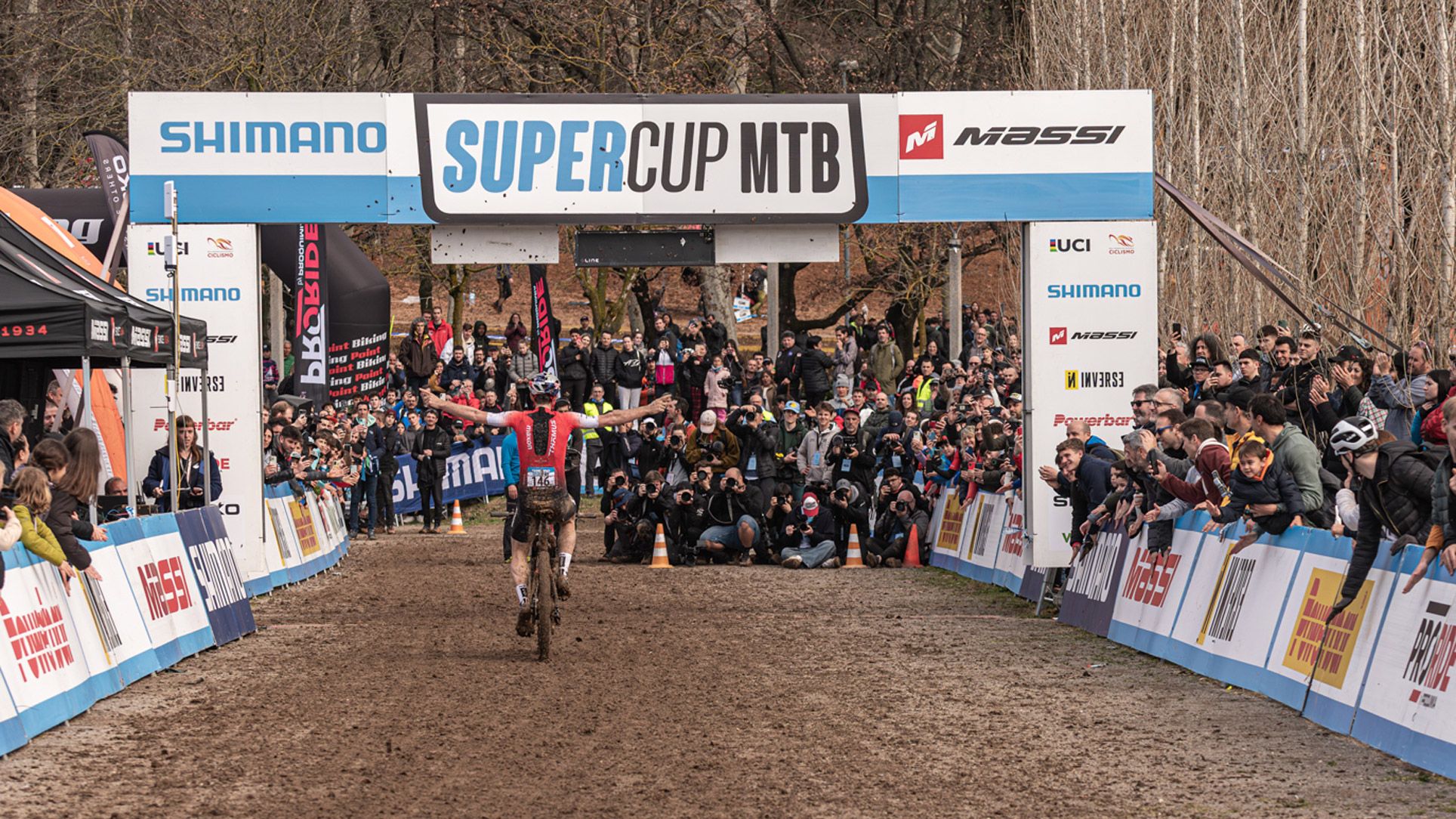 Llega Banyoles. Como una Copa del Mundo