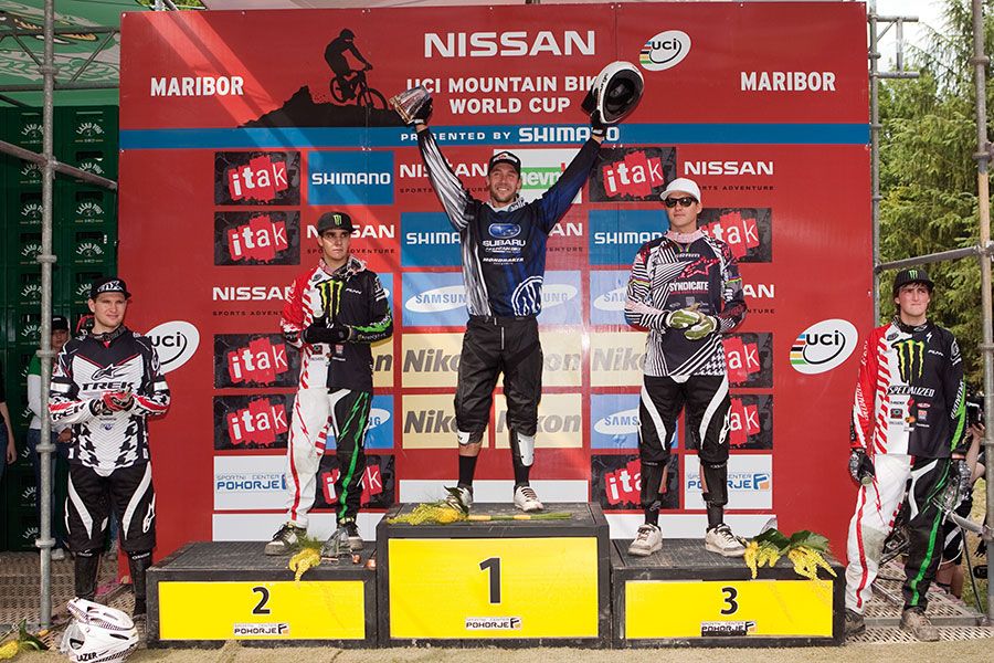 2009 Victoria Barel en WC DH (1)