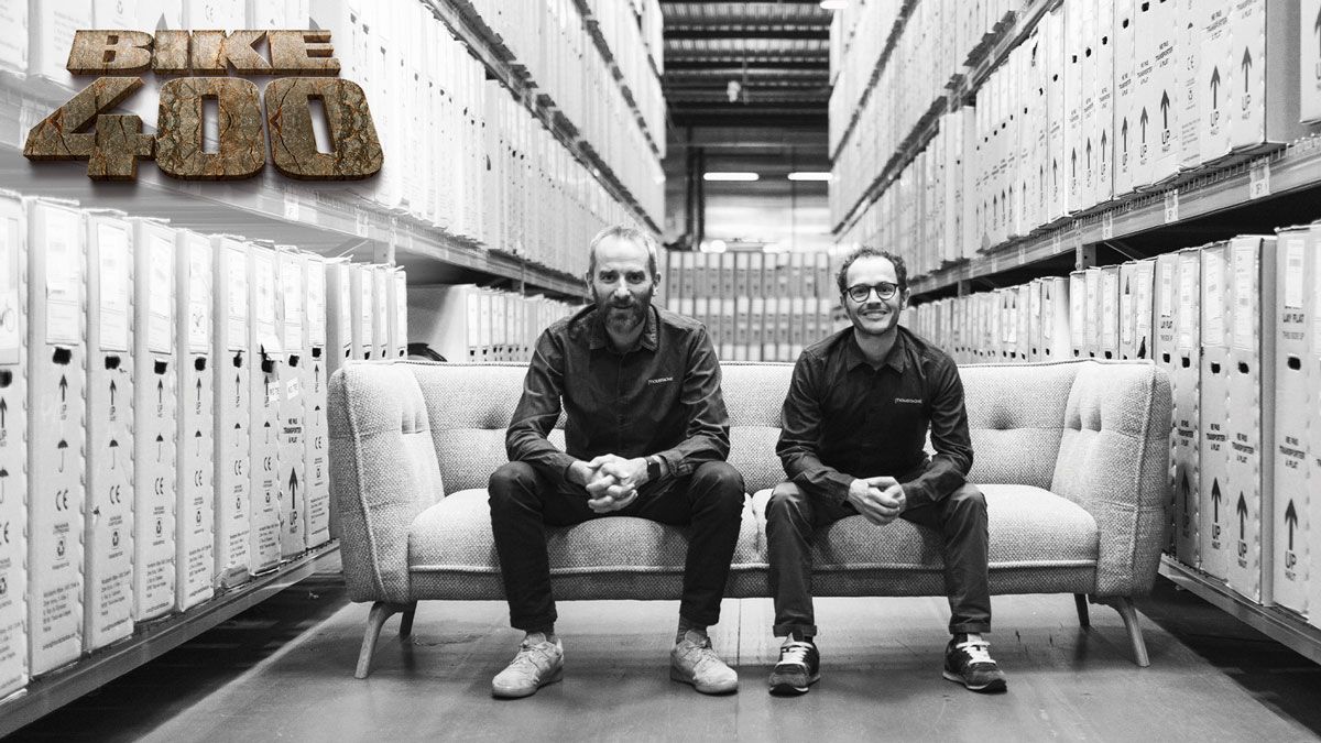 Moustache. Una historia electrizante