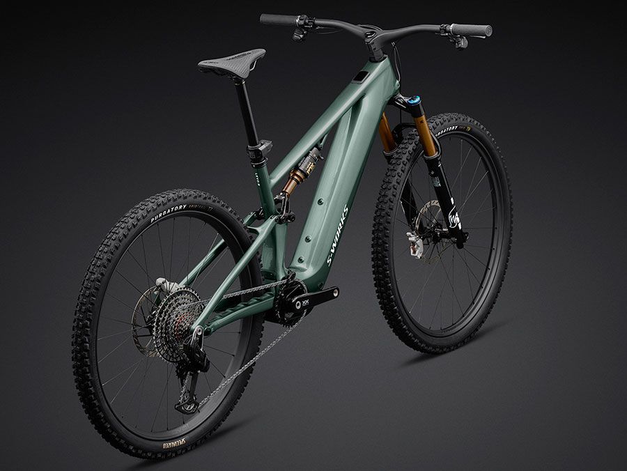 LEVO R SW REAR 3QUATERS 1083 b