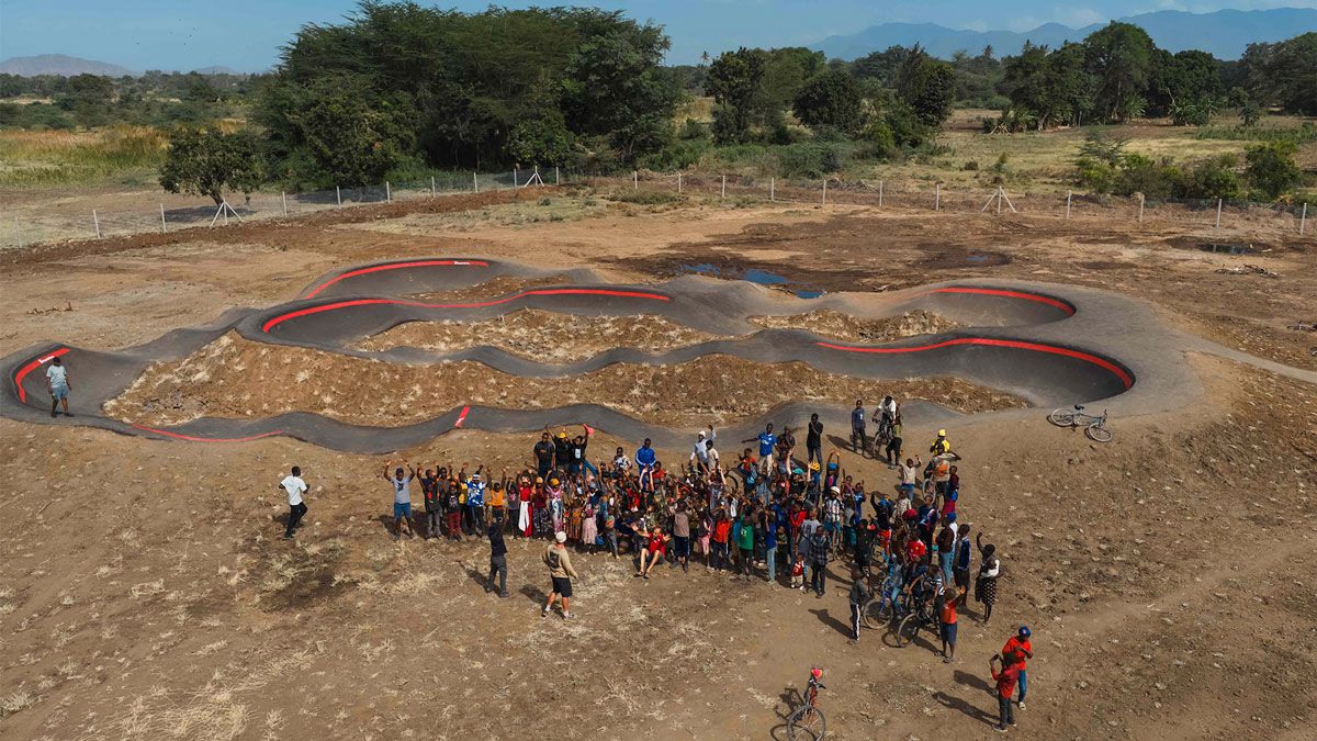 Tanzania inaugura su primer pump track y redefine el futuro del ciclismo comunitario