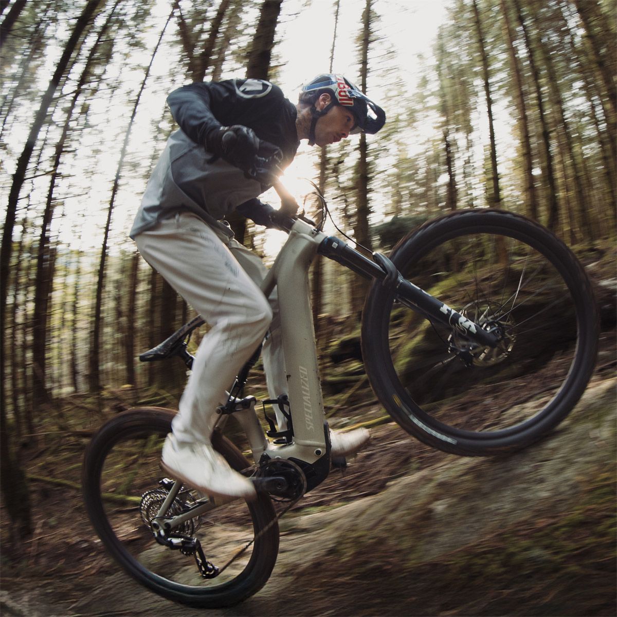 Levo R experience social crop 1x1 2