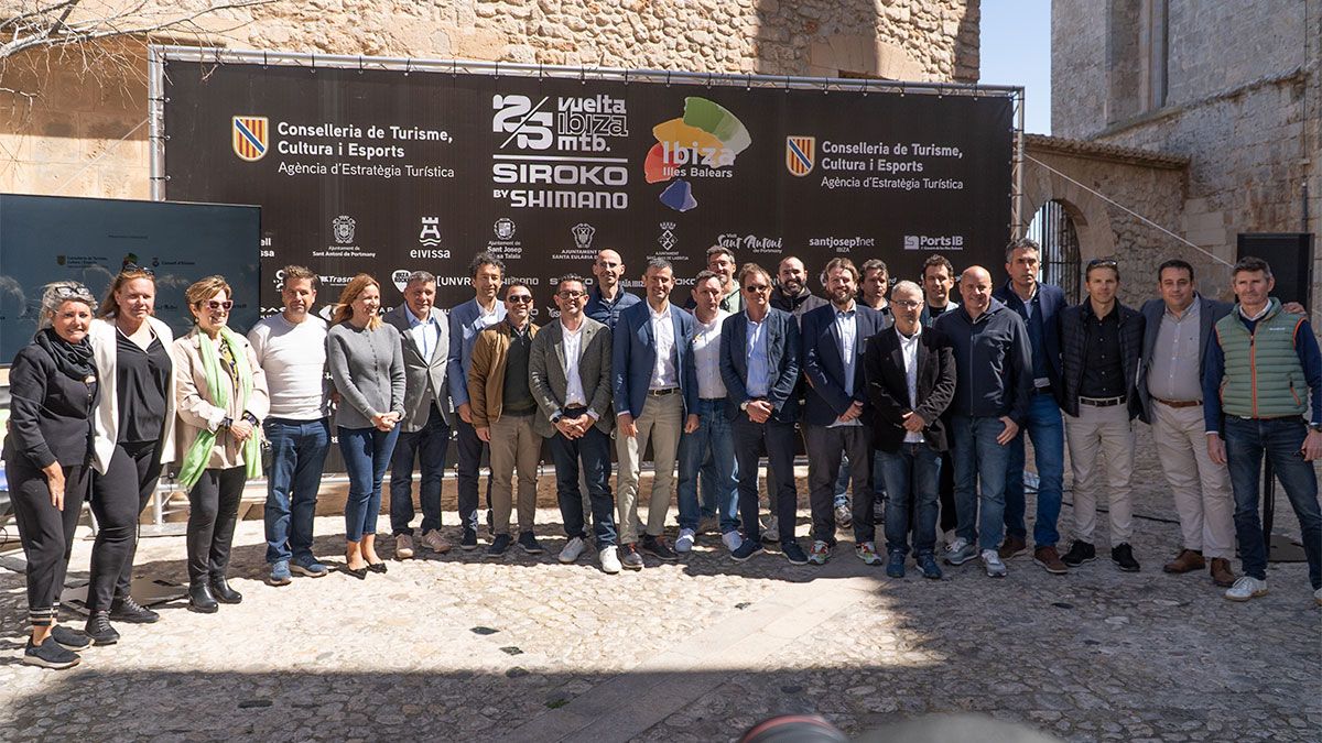 La Vuelta a Ibiza MTB presenta su 25º aniversario con un cartel histórico