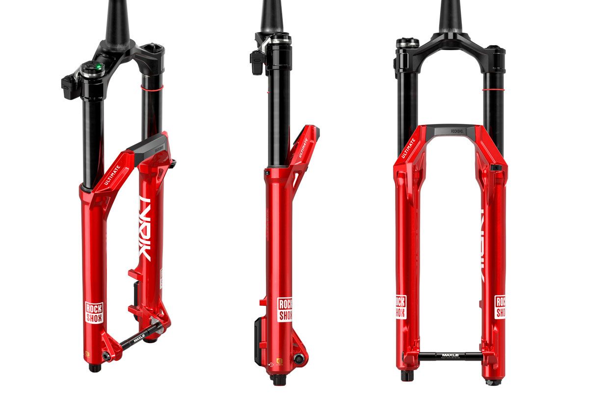 LYRIK ULTIMATE Flight Attendant