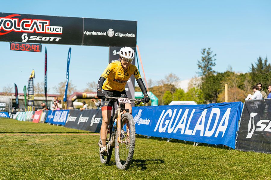 Marta Cano entrando en meta en la Volcat Igualada  Foto Lucía 040426 49