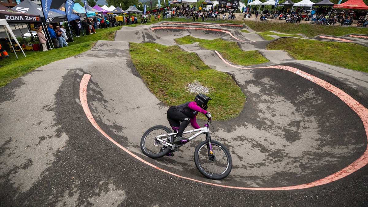 Aínsa reúne a la élite del pumptrack en Zona Zero