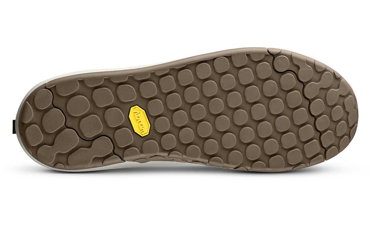 GRGFVTR1K2W12 3 fizik versor 2 flat off white anthracite mtb flat shoes traction sole detail
