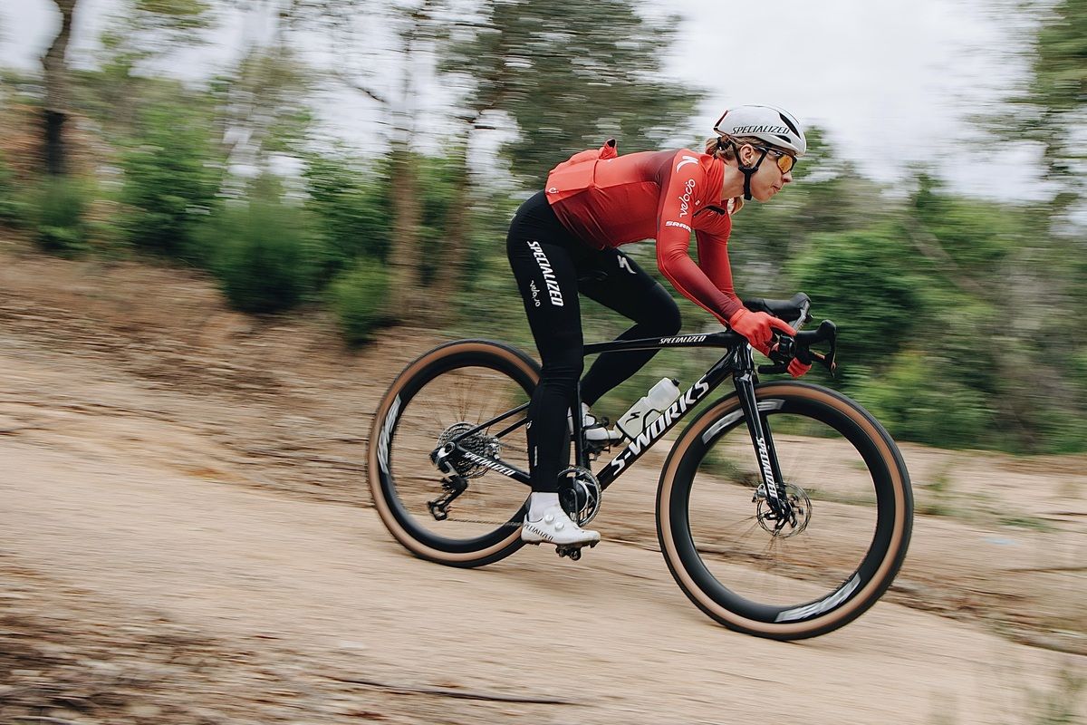 La multi-campeona del mundo de MTB, Annika Langvad, ahora participa en pruebas de gravel