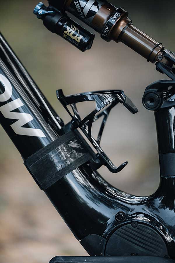 1798 Universal Cage Mount lifestyle (1)