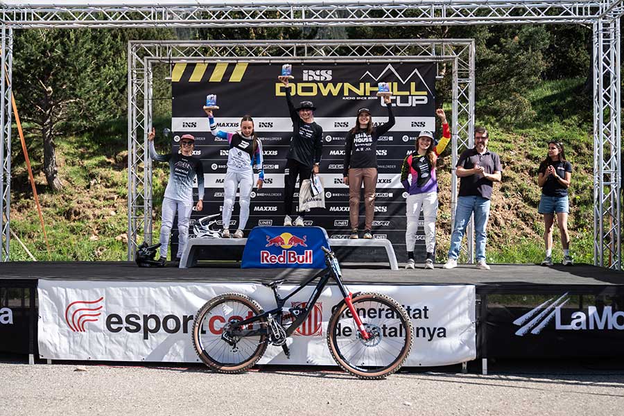 Podio femenino 07 06 2026 dhlamolina pau 58