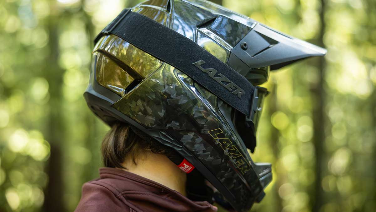 A Line KinetiCore, el casco premium de carbono más avanzado de Lazer