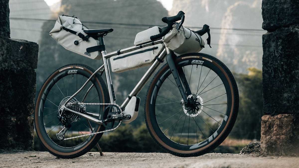 El nuevo bikepacking de EVOC, modular y adaptable a toda la bicicleta