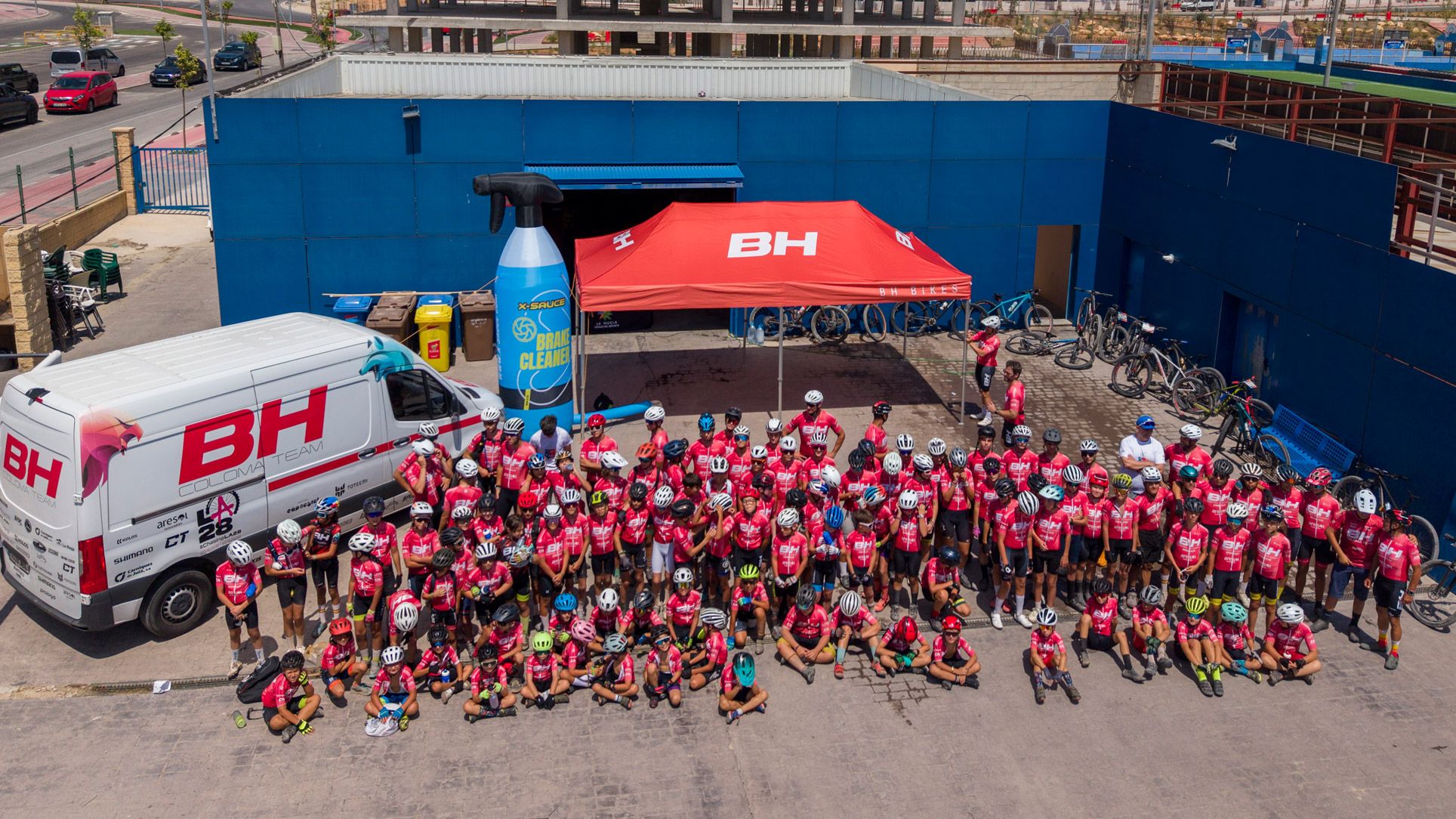 El Campus de Verano MTB Carlos Coloma reúne en La Nucía a 110 jóvenes ciclistas de seis países