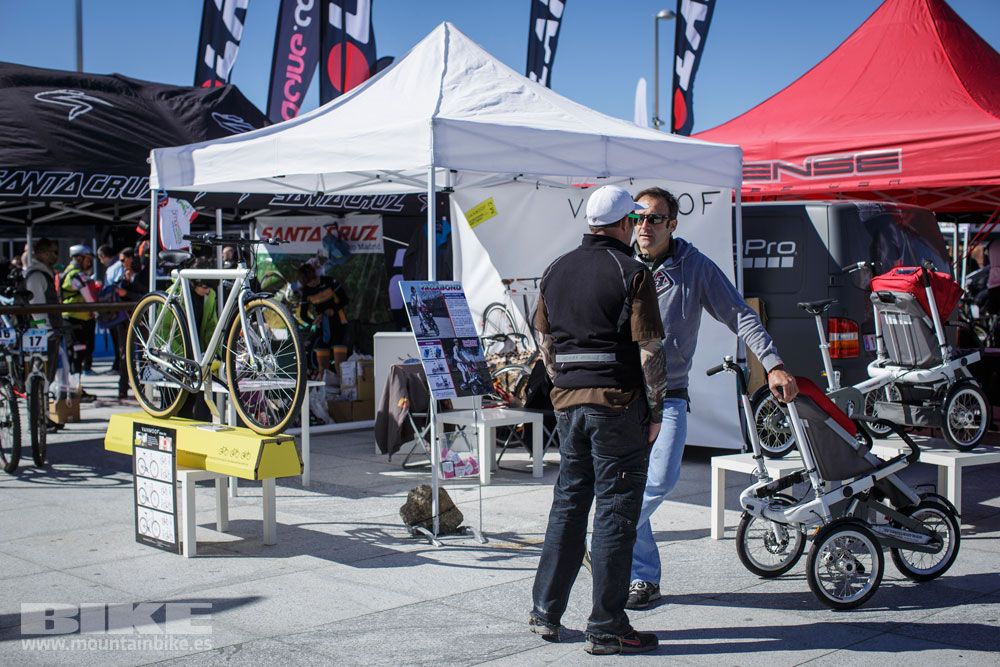 Galería Stands y ambiente Test The Best 2103