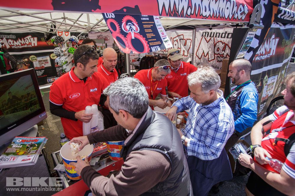 Galería Stands y ambiente Test The Best 2103