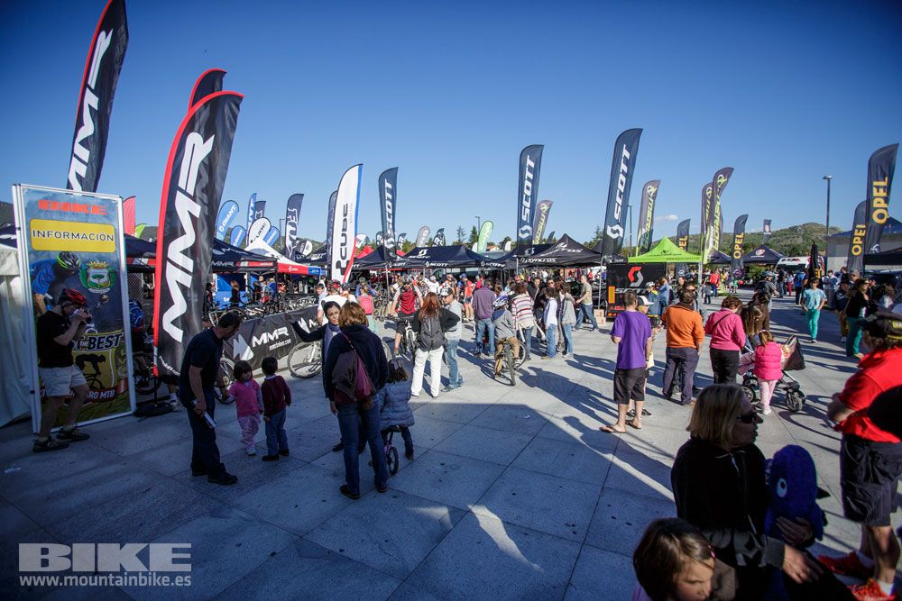 Galería Stands y ambiente Test The Best 2103