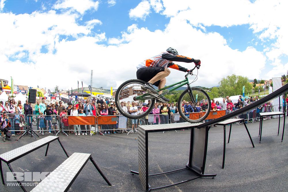 Zona Expo y exhibiciones Test The Best 2014-1