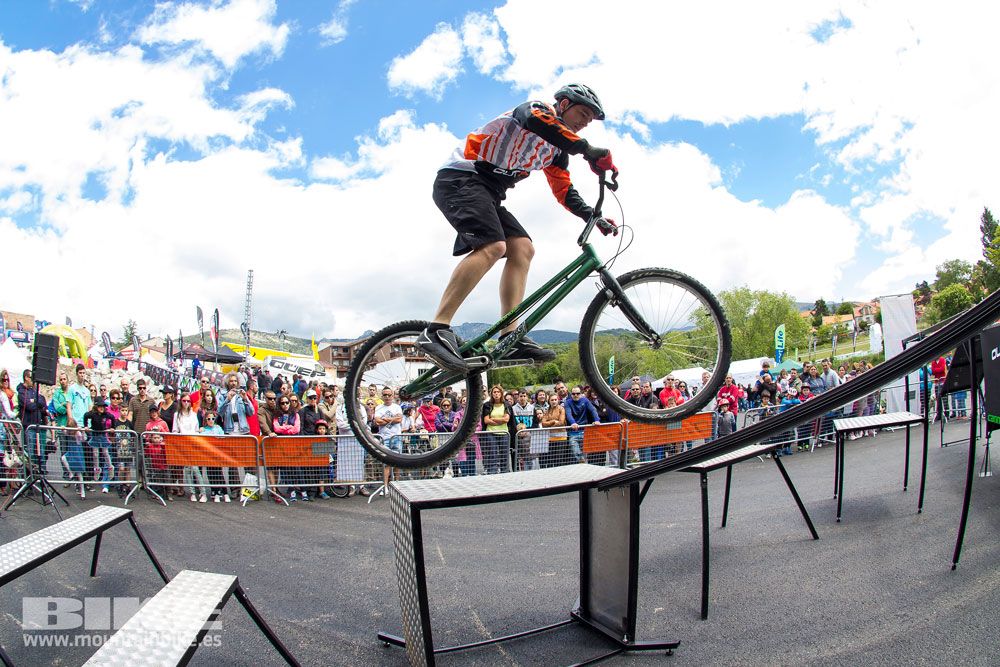 Zona Expo y exhibiciones Test The Best 2014-1