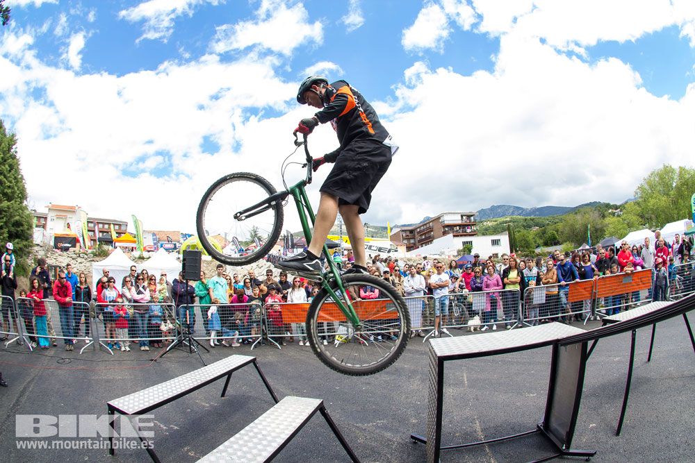 Zona Expo y exhibiciones Test The Best 2014-1