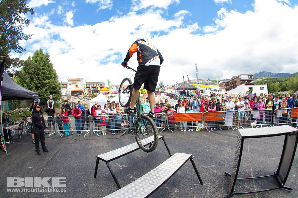 Zona Expo y exhibiciones Test The Best 2014-1