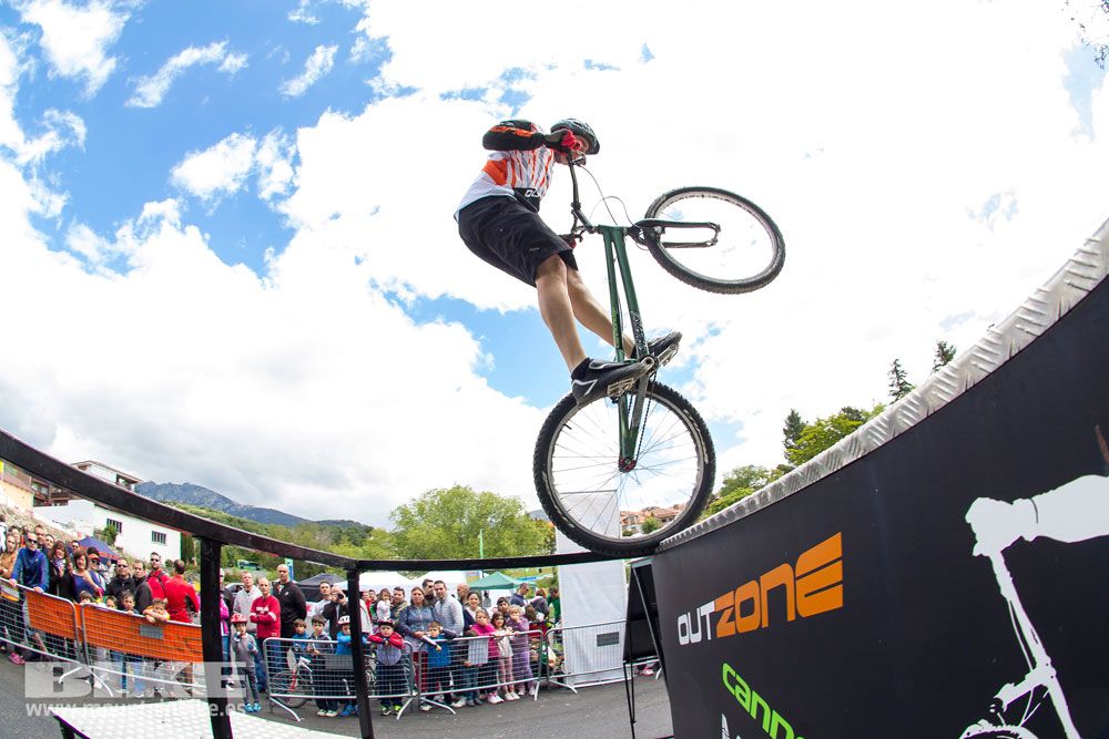 Zona Expo y exhibiciones Test The Best 2014-1