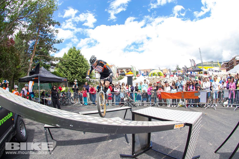 Zona Expo y exhibiciones Test The Best 2014-1
