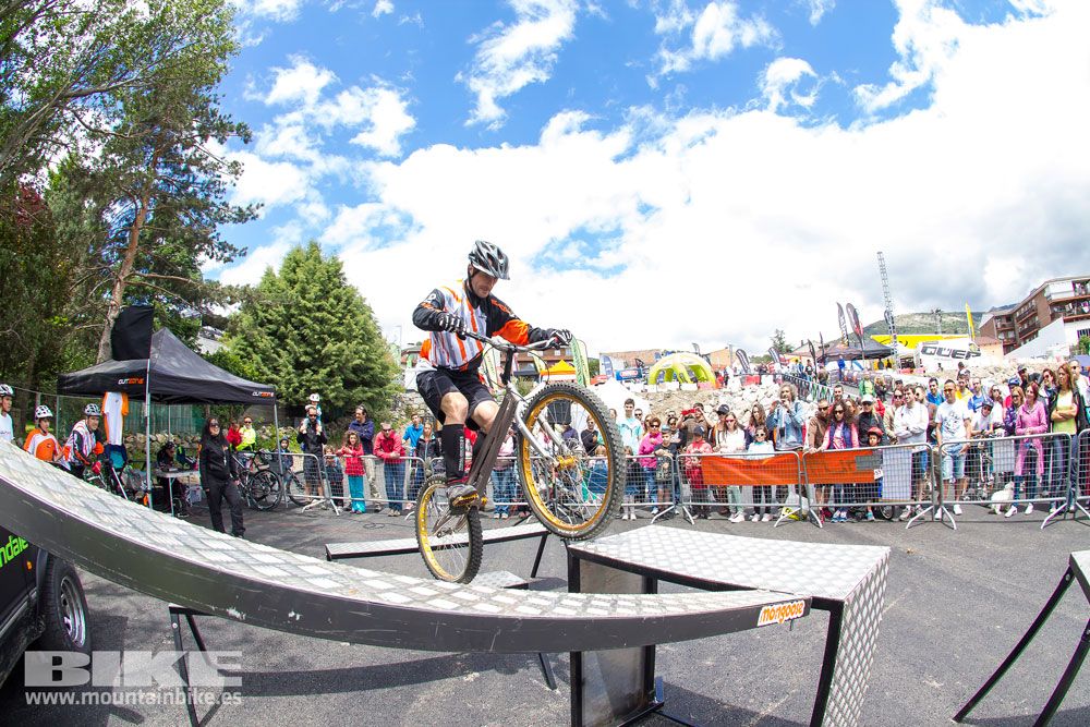 Zona Expo y exhibiciones Test The Best 2014-1
