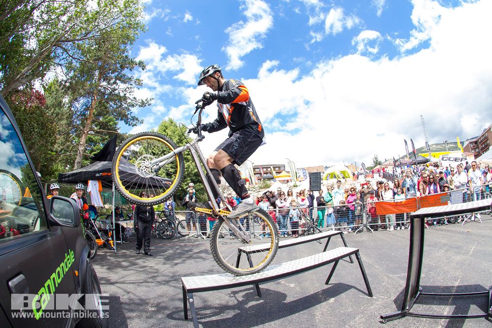 Zona Expo y exhibiciones Test The Best 2014-1