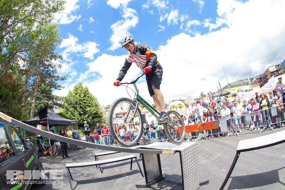 Zona Expo y exhibiciones Test The Best 2014-1