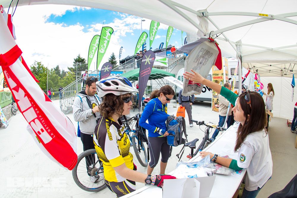 Zona Expo y exhibiciones Test The Best 2014-1