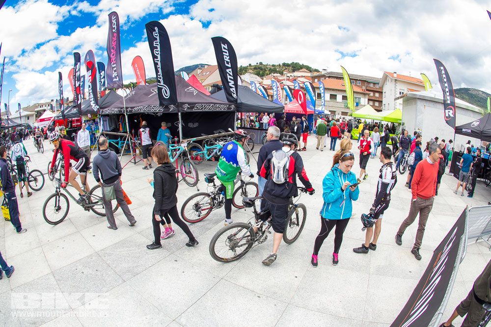 Zona Expo y exhibiciones Test The Best 2014-1