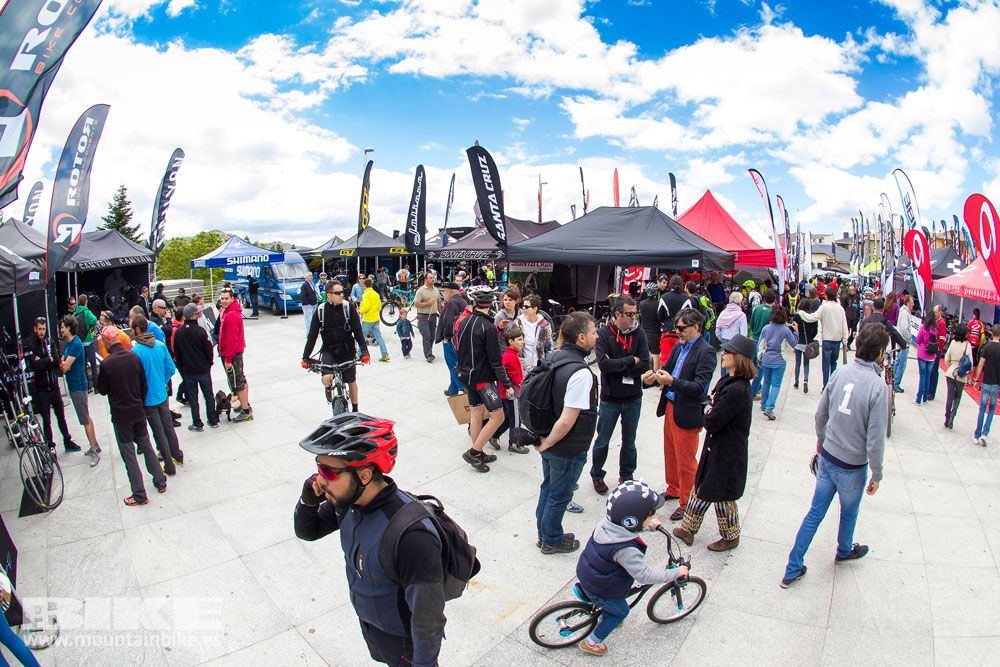Zona Expo y exhibiciones Test The Best 2014-1
