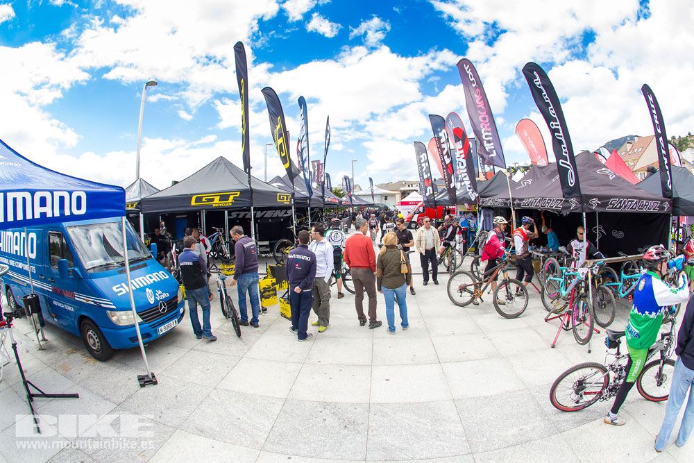 Zona Expo y exhibiciones Test The Best 2014-1
