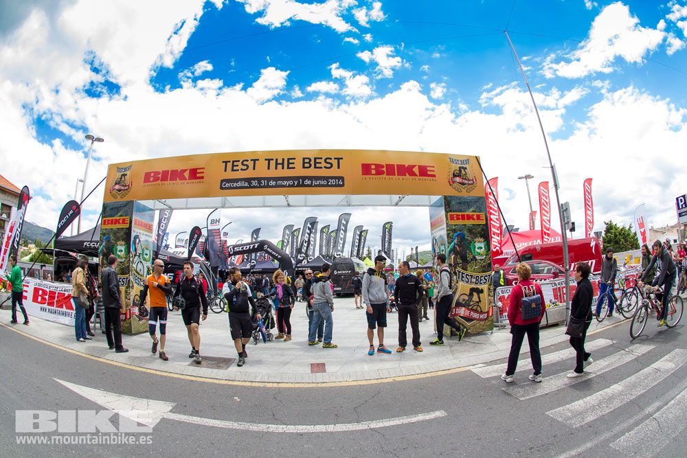 Zona Expo y exhibiciones Test The Best 2014-1
